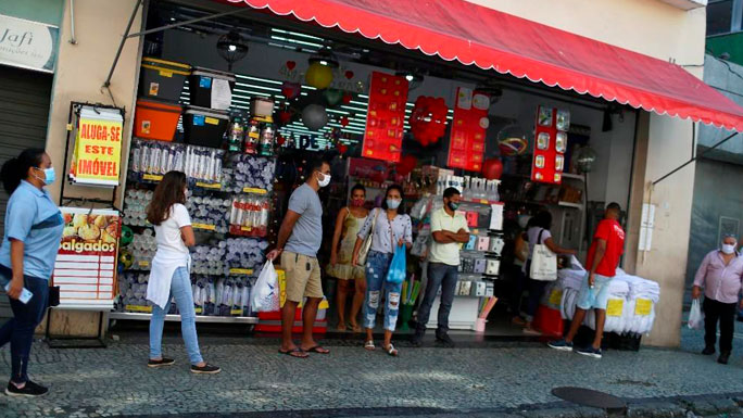 brasil-coronavirus-compras-mercado-gente-personas