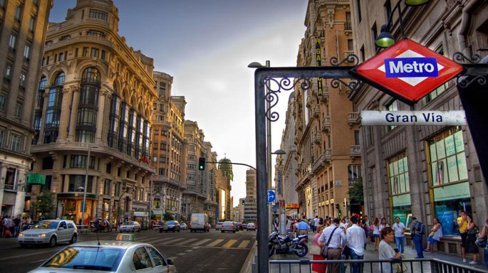 españa-madrid-calles-personas-metro