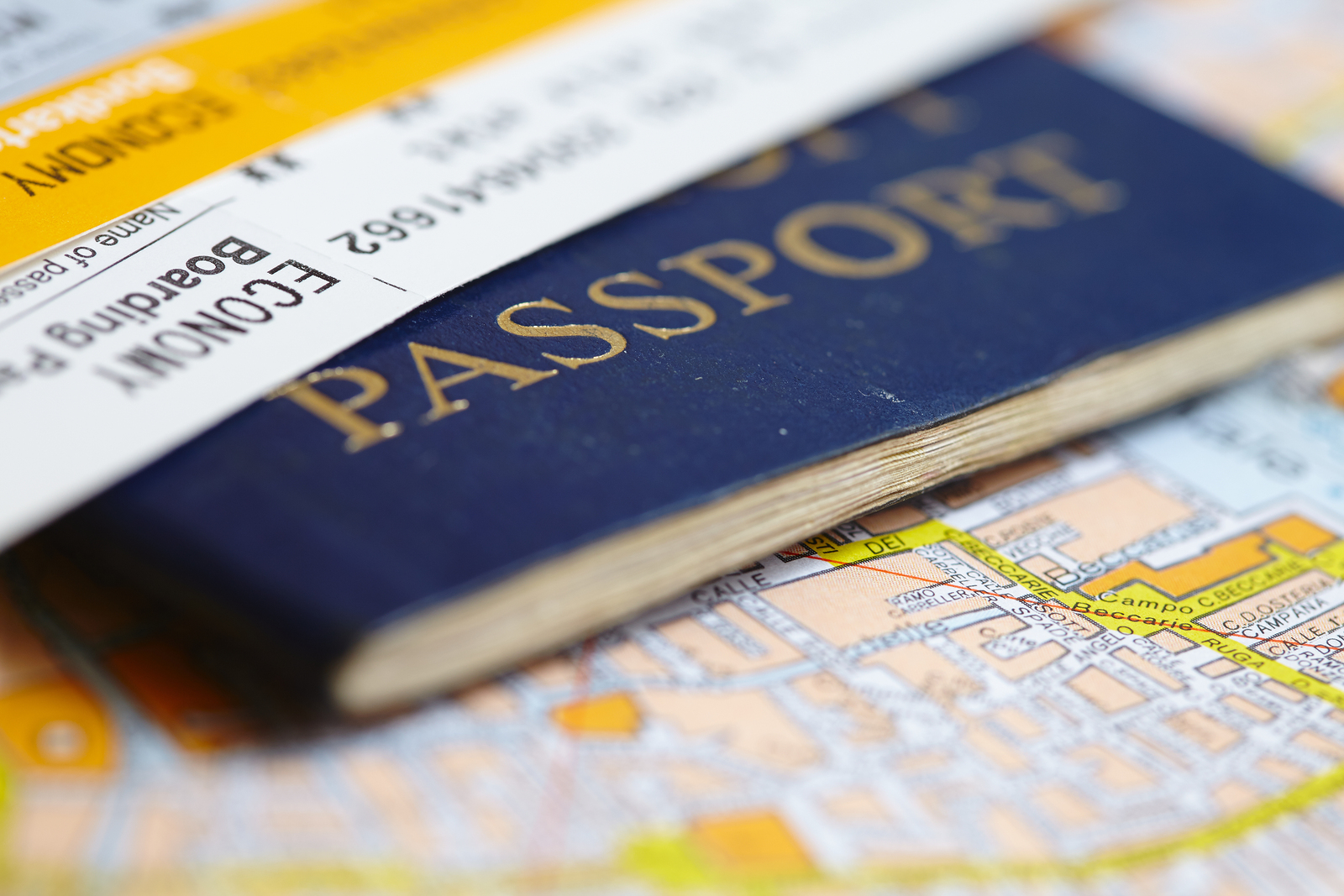 pasaporte y mapa