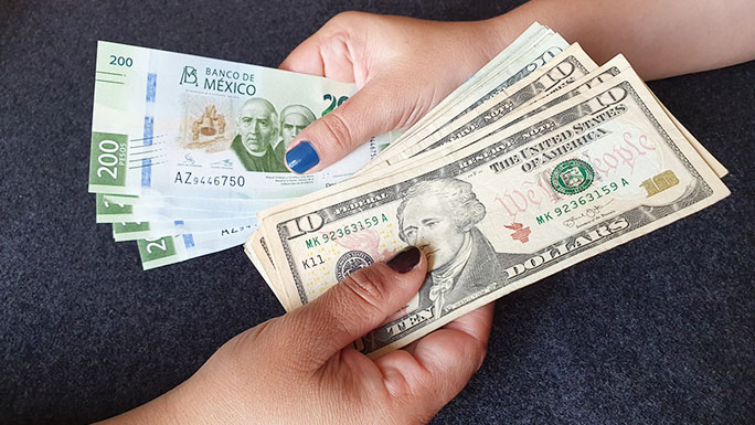 remesas1 dolares pesos mexicanos billetes mexico pagar comprar vender