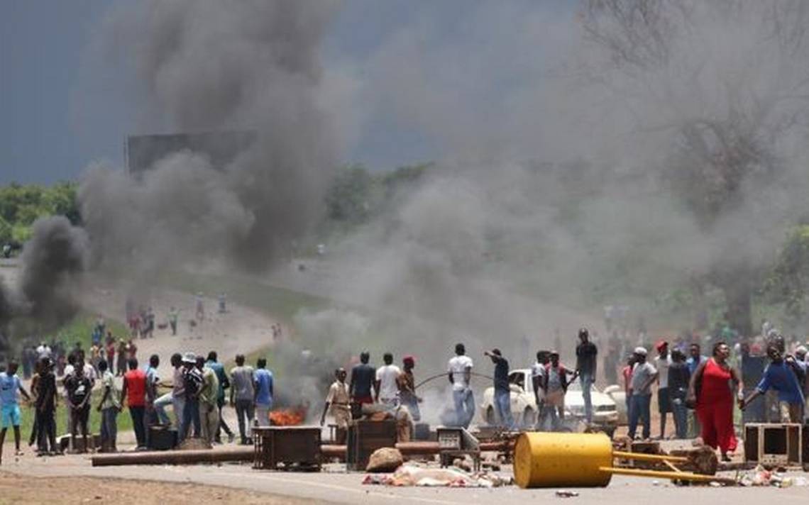 zimbabwe protestas por alza de gasolina zimbabue 2